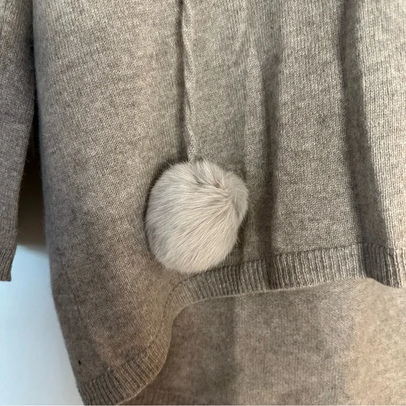 Ply Oversize Cashmere Tunic Hoodie Beige Size S/M with Rabbit Fur PomPoms - Picture 2 of 3